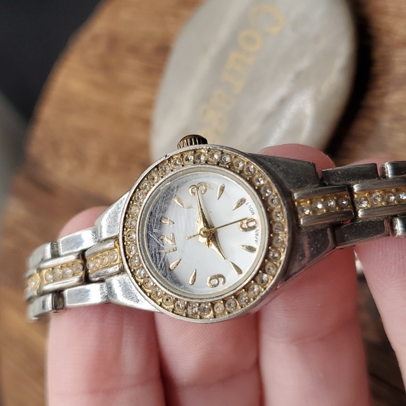 B2733 crystal encrusted vintage watch‎ needs batteries - Picture 2 of 4